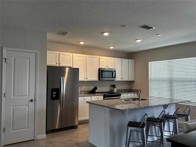 Foto del edificio - 10030 Salt Pt Dr