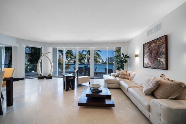 Foto del edificio - 7000 Island Blvd