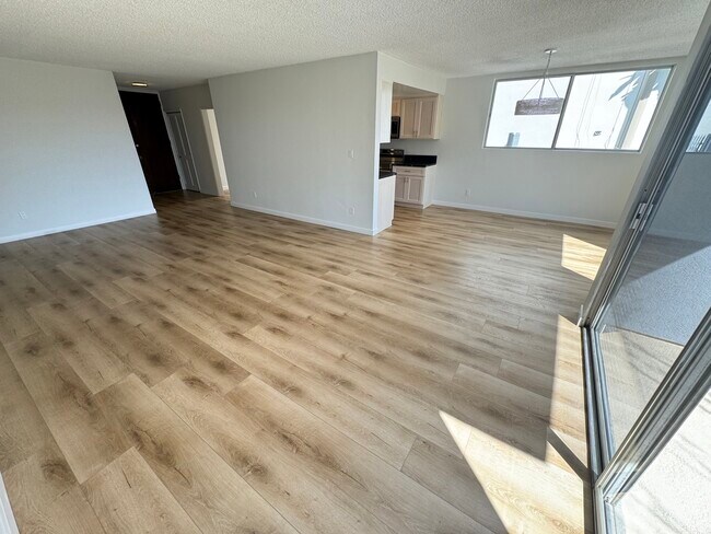 Foto del edificio - 1547 N Hayworth Ave