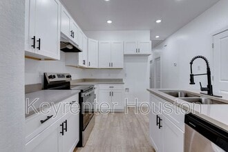 Building Photo - 5121 Southwind St