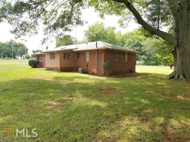 Building Photo - 1345 Shoal Creek Rd