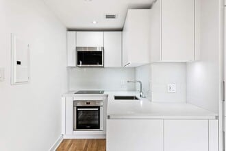 Building Photo - 327 Chisholm