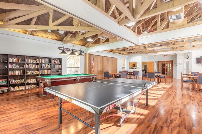 Foto del edificio - 24 Pinehurst Pl