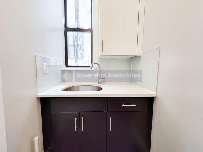 Building Photo - 521 W 156th St