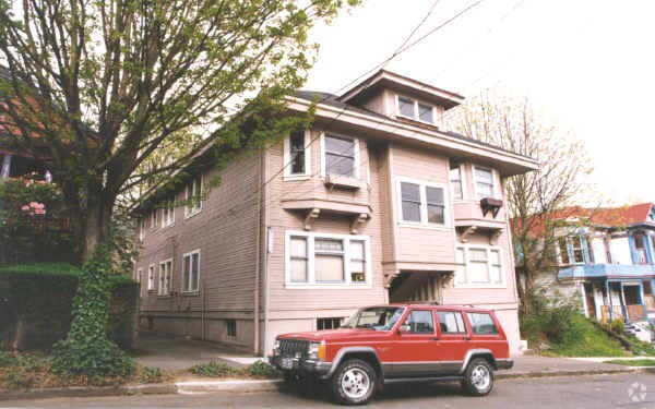 Building Photo - 2717 SW 2nd Ave