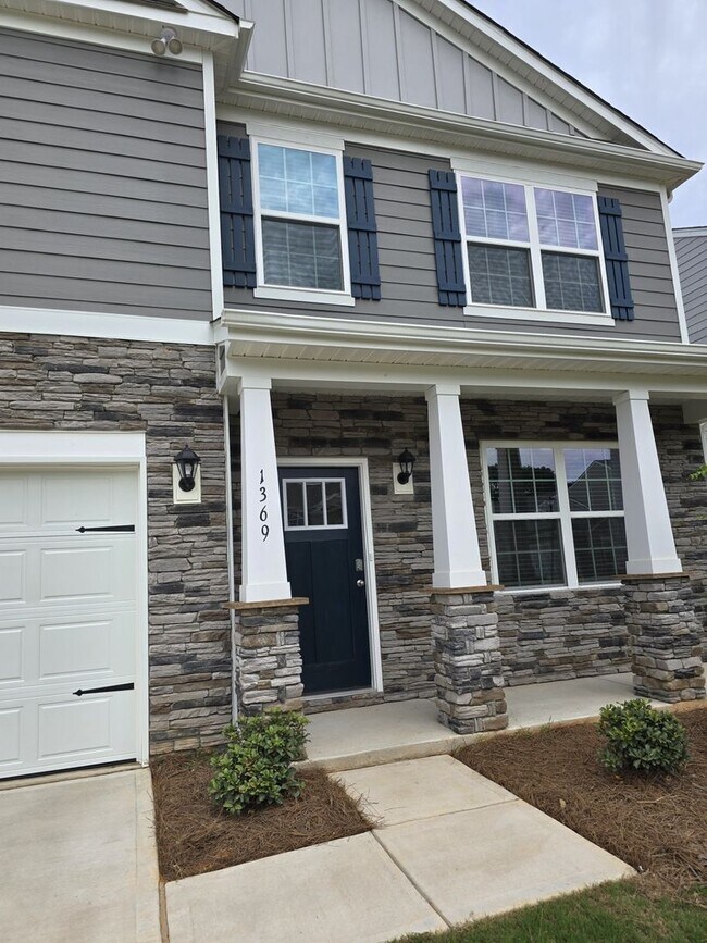 Building Photo - Elegant Home Located in Secrest Commons in...