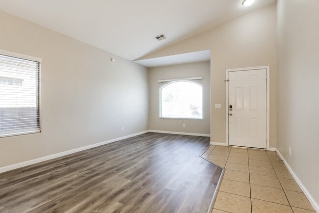 Foto del edificio - 6034 N 68th Dr