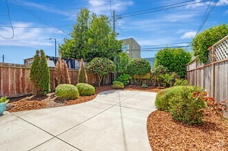 Building Photo - 91 Middlefield Dr