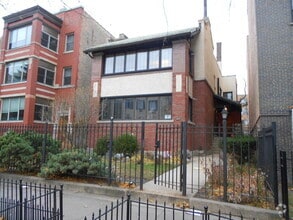 Building Photo - 5840 N Kenmore Ave