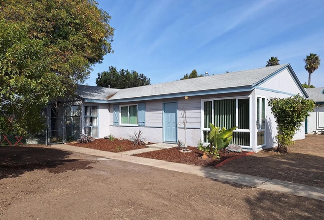 Building Photo - 4942 Clairemont Dr