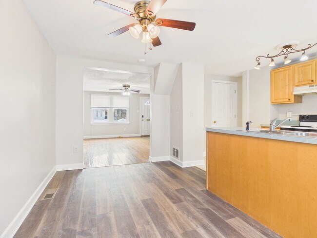 Foto del edificio - 2 Bedroom Single Family with Bonus Room