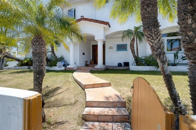 Building Photo - 1660 Catalina Ave