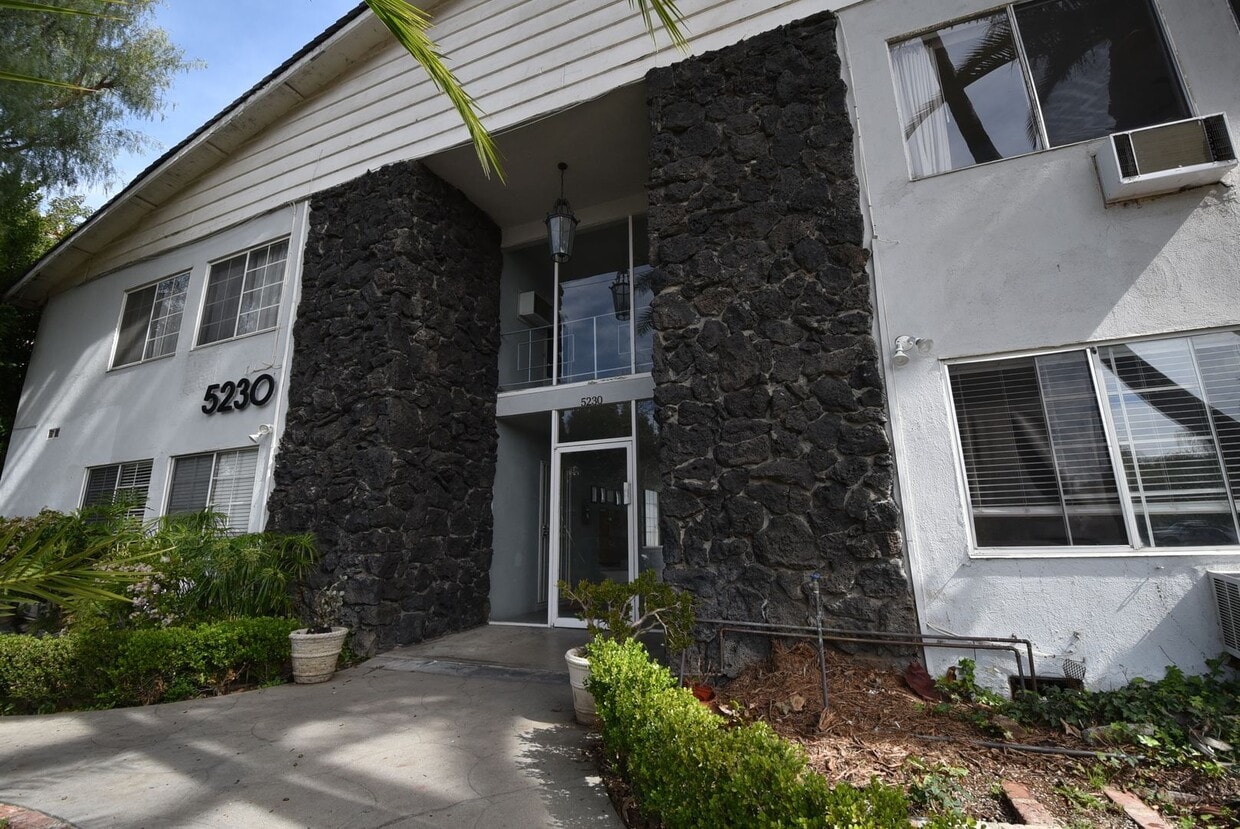 Foto principal - 5230 Vesper Ave