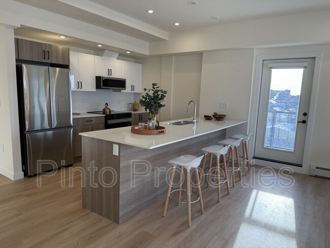 Photo du bâtiment - 8615-8108 108 St NW