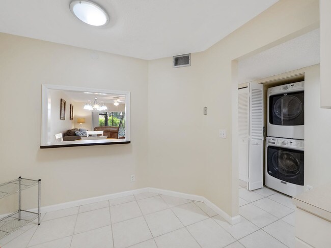 Foto del edificio - 12268  Sag Harbor Court 5
