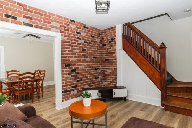 Building Photo - 15 Blakely Ave