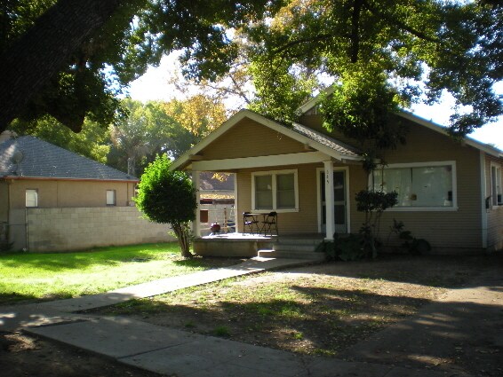 Primary Photo - 645 N Huntington St