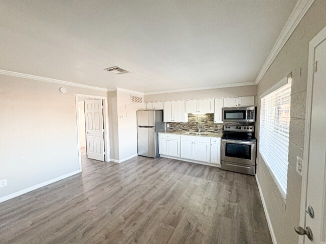 Photo - 1110 E Highland Ave Apartment