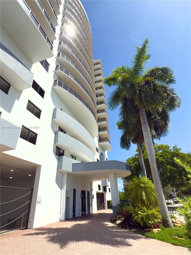 Foto principal - 2301 SW 27th Ave
