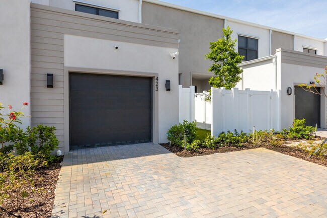 Garage/Driveway - 423 NW 17th St
