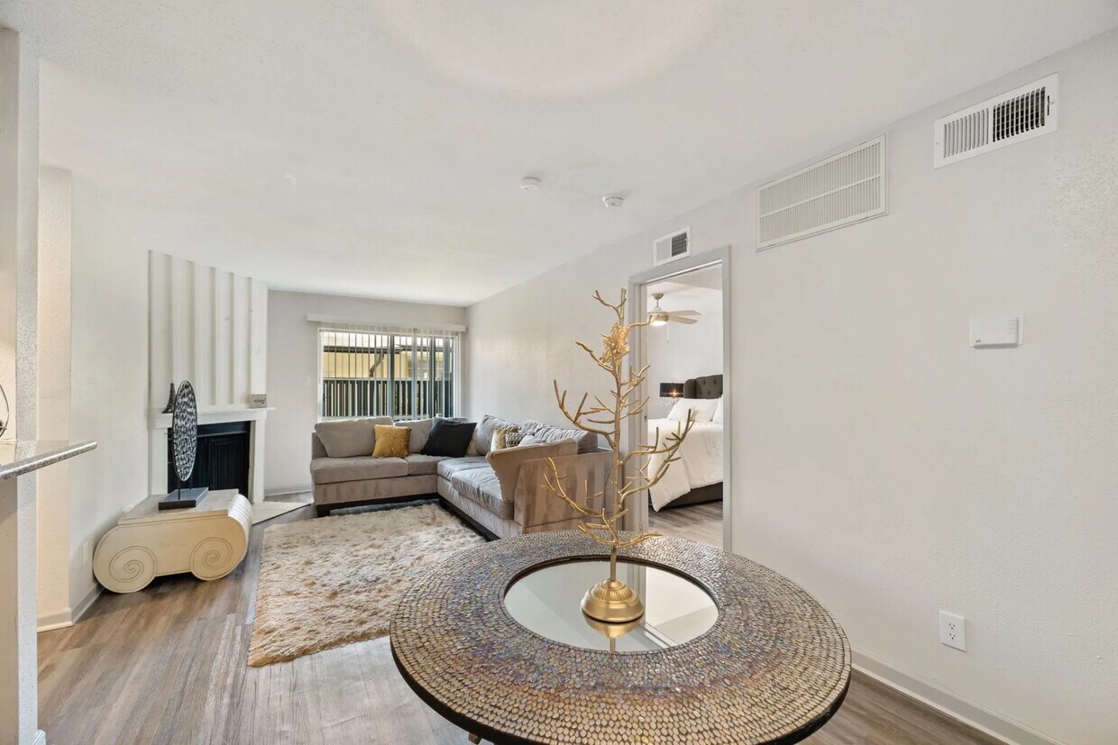 Building Photo - 10101 Forum Park Dr