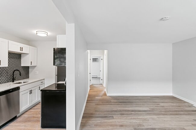 Building Photo - The Park on 13 Apartments - Royal Oak, MI