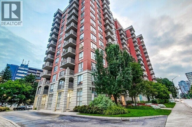 Building Photo - 442 Maple Ave