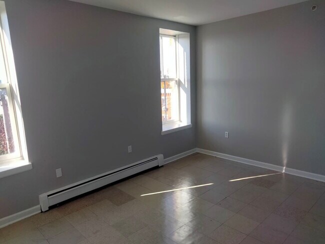 Foto del edificio - 588-612-612 E Main St