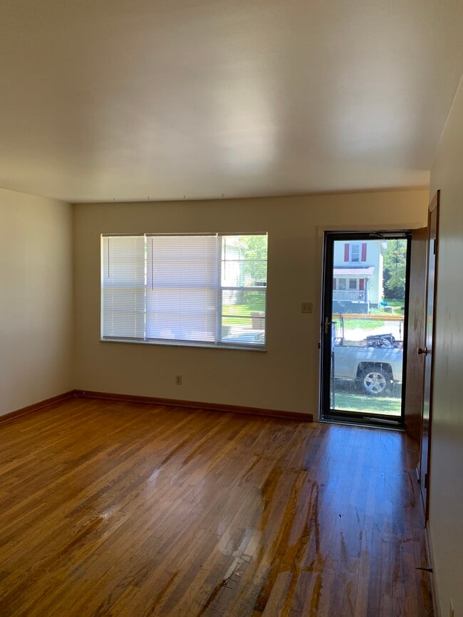 Sala de estar - 2537 Parkwood Ave