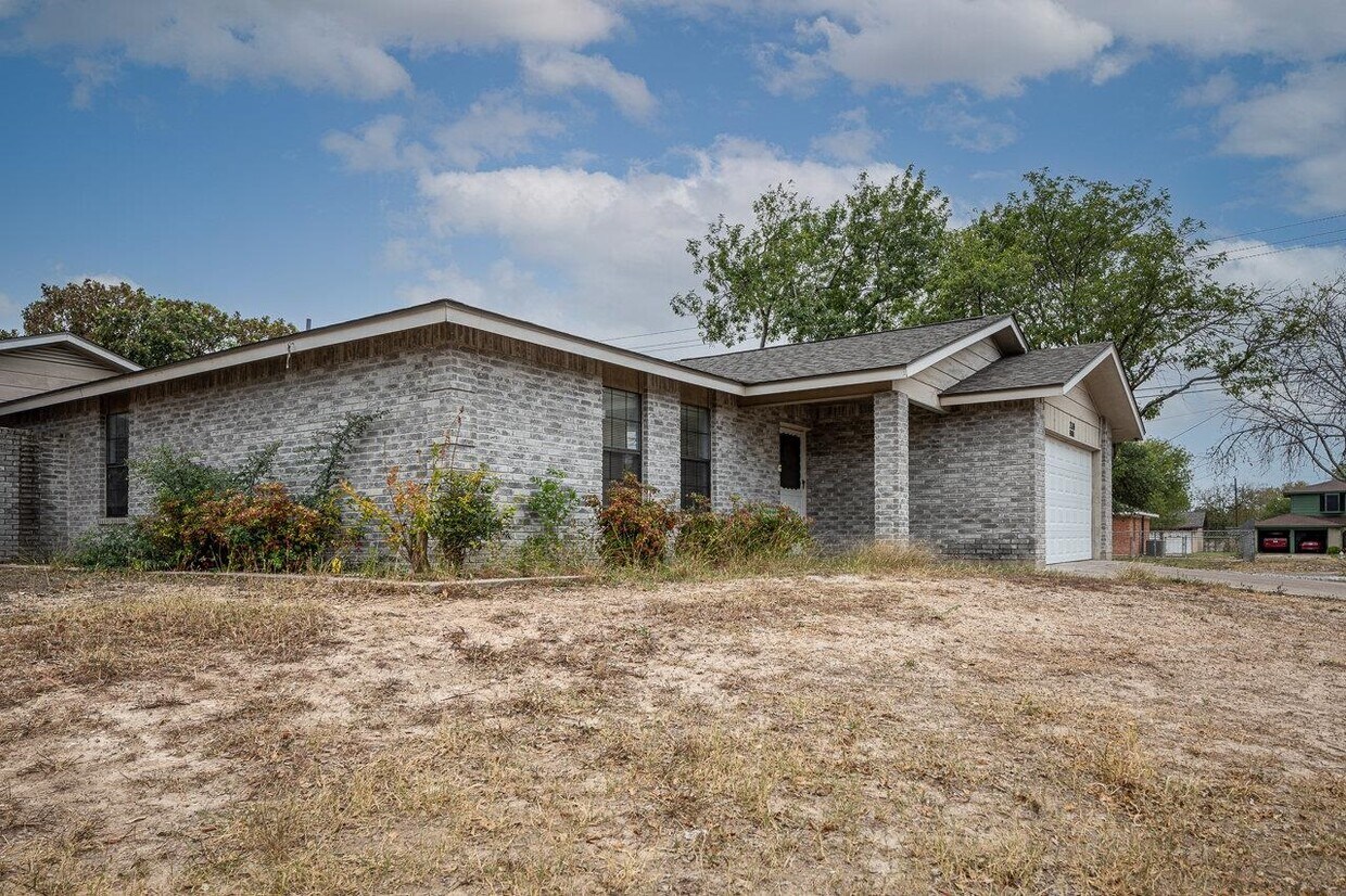 Primary Photo - 210 Miller Dr