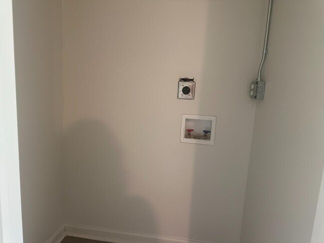 Foto del edificio - 1213 MLK Jr. Blvd. - Apartment 11