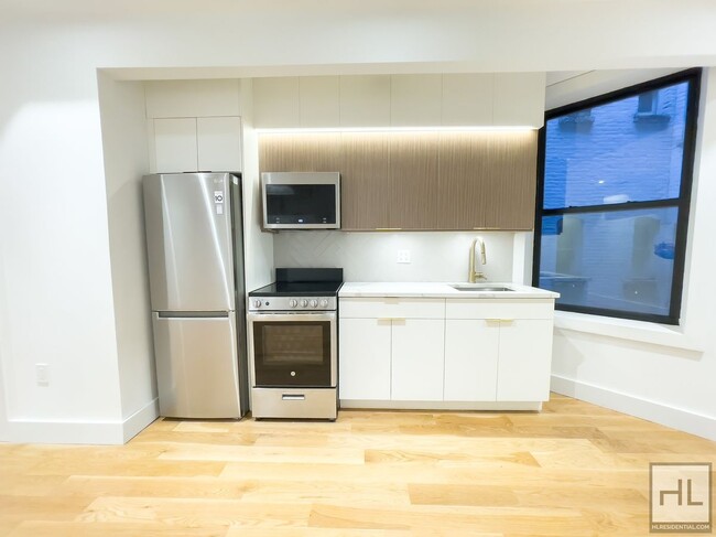 Foto del edificio - EAST 96 STREET / Renovated 1-Bed 1-Bath / ...