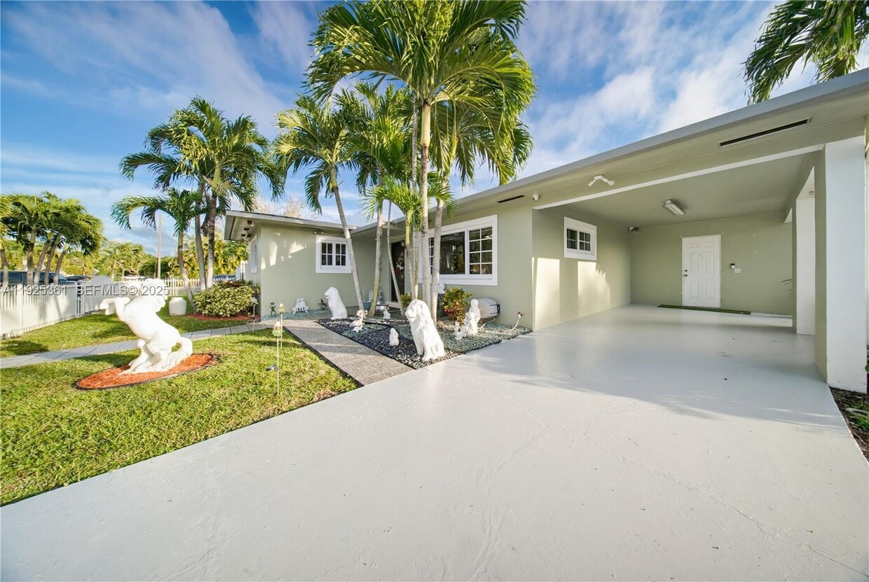 Foto principal - 300 NE 175th St