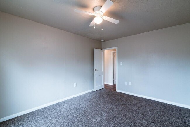 Foto del edificio - 5327 Bell St