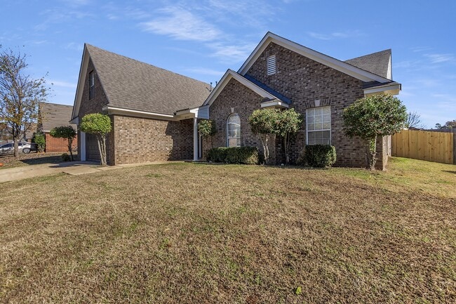 Building Photo - 8334 Manhatten Dr