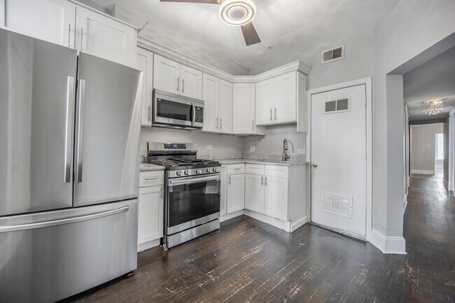 Building Photo - 4810 S Langley Ave