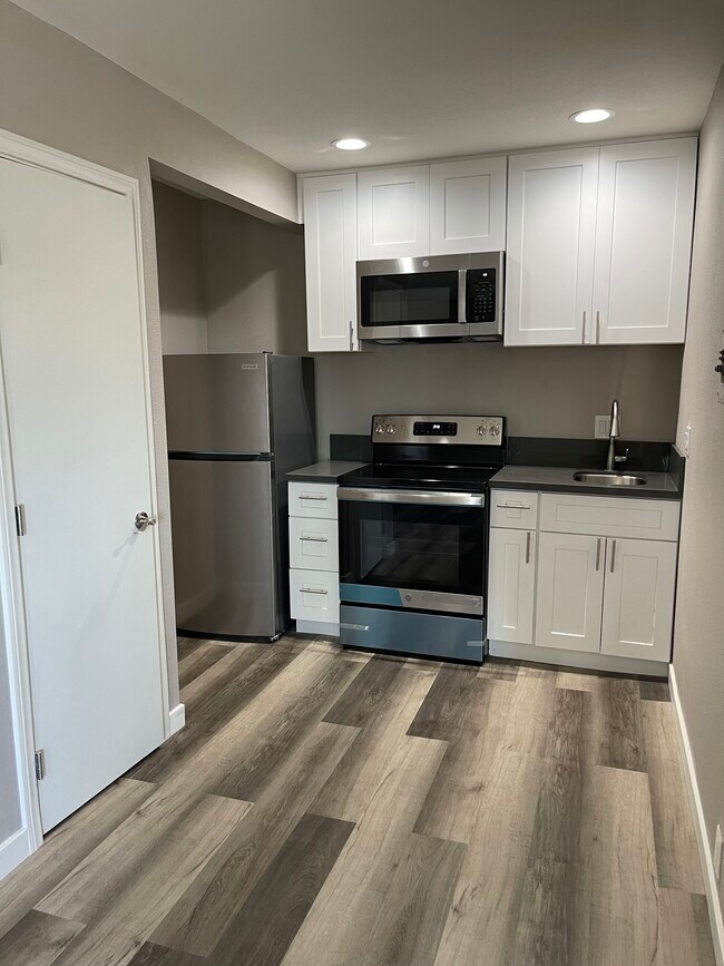 The Hamilton Apartments in Costa Mesa, CA