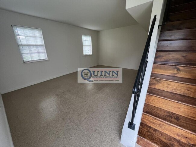 Foto del edificio - 14 Maple Ct