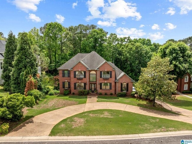 Building Photo - Spacious Hoover Home Ready For August Move In