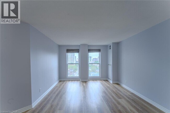 Building Photo - 135 James St S