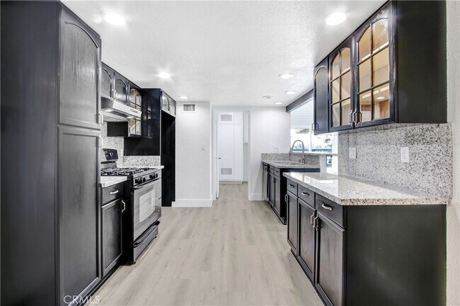 Building Photo - 8855 Hemlock St
