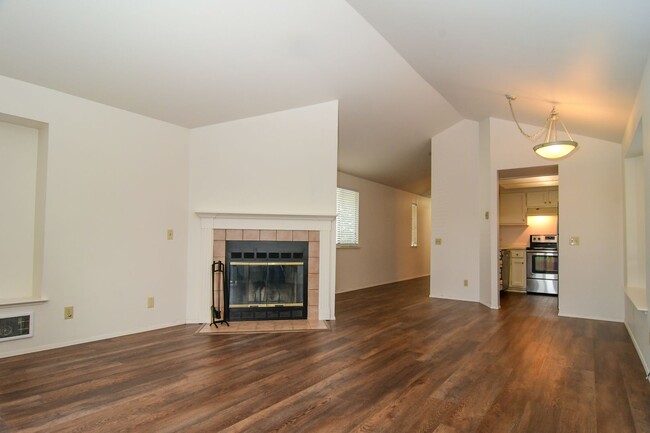 Building Photo - Prime Ballard Location 3 BR/2BA Home - Ava...