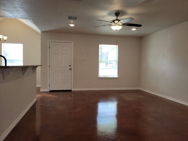 Building Photo - Belton - 3BD/2BA newer construction!