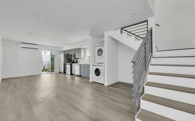 Building Photo - 1885 W 20th St