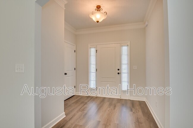 Foto del edificio - 638 Jensen Ln