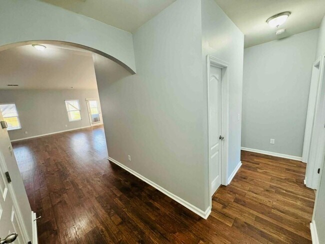 Building Photo - 1136 Doby Springs Dr