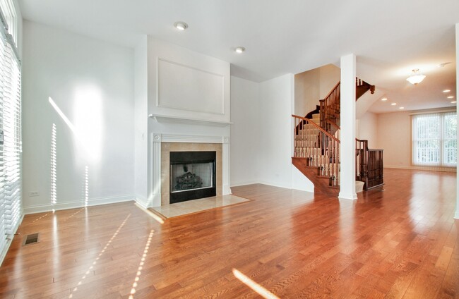 Building Photo - 1802 Admiral Ct