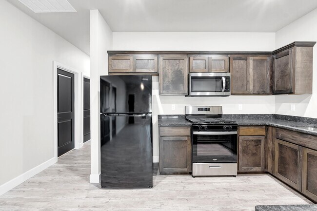 Building Photo - 605 E Pams Dr
