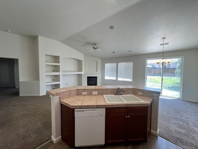 Building Photo - Beautiful Home located in Autumn Winds, Fe...
