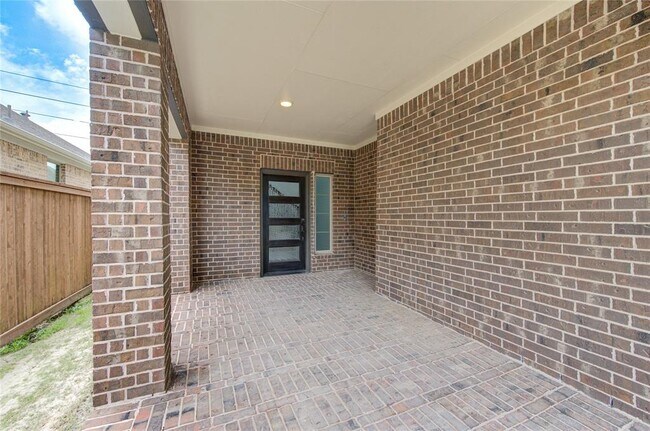 Foto del edificio - 6023 Bristlegrass Ln